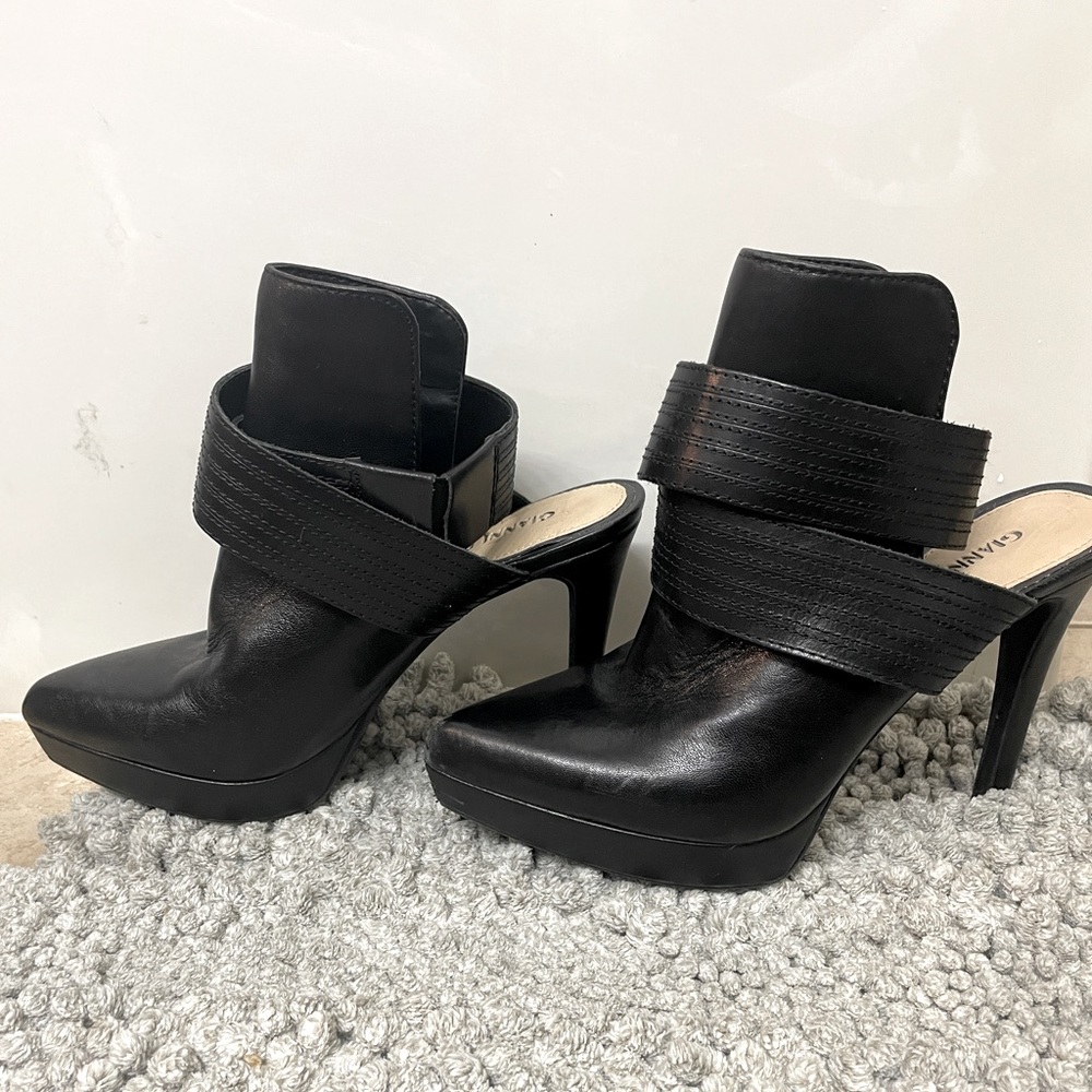 Gianni Bini pointed toe platform booties- like new Size 6